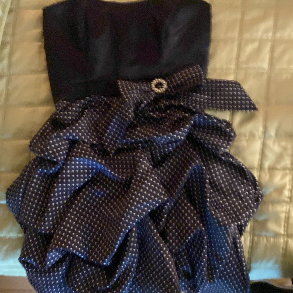 Juniors adorable strapless navy satin party dress. Size 5